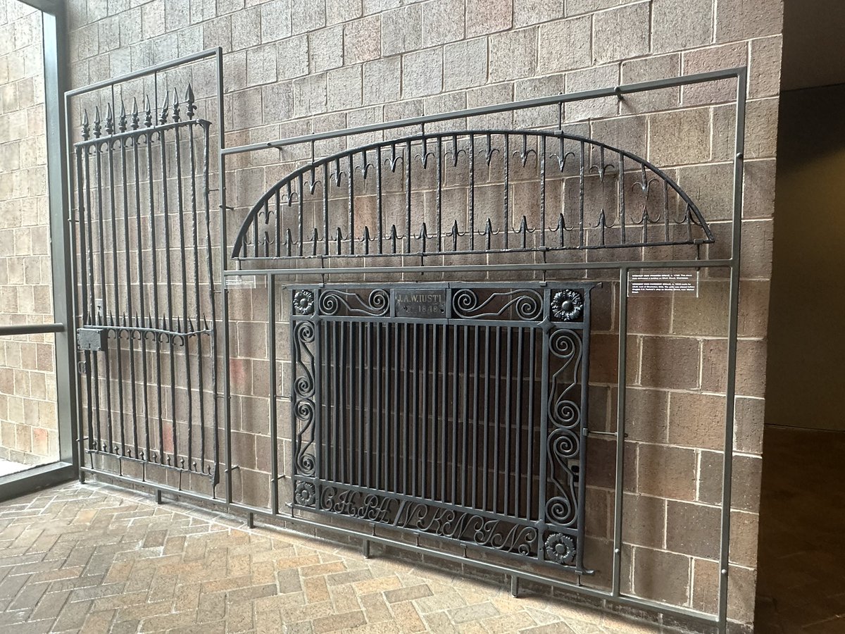 LunaSolas23's tweet image. #charlestonSC #scrollwork Love me some of that scrollwork