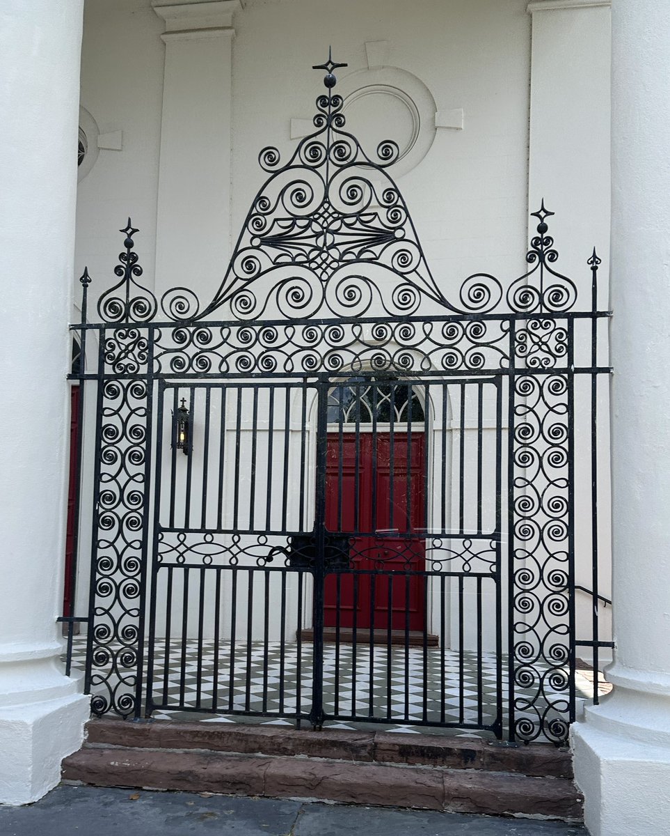 LunaSolas23's tweet image. #charlestonSC #scrollwork Love me some of that scrollwork