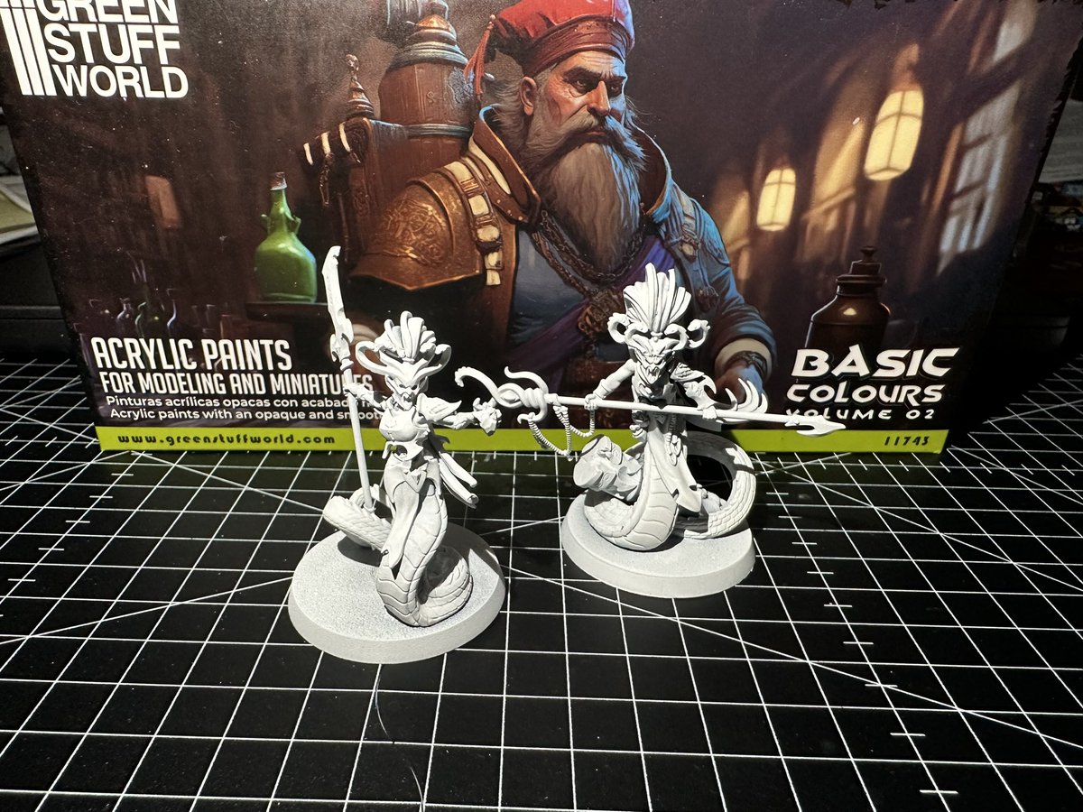 Nothing happening my side until after the move but these ladies will be happening very soon!! #WarhammerCommunity #ageofsigmar #daughtersofkhaine #warhammer - Tom