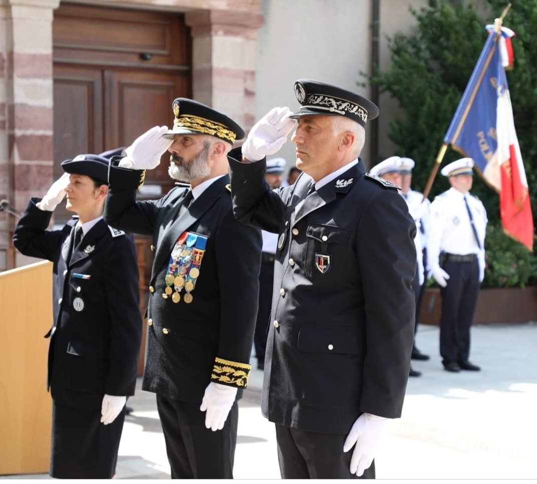 Participation @ProcureurRodez ce matin aux côtés des policiers aveyronnais à la cérémonie d'installation du nouveau DDSP de l'Aveyron @PoliceNationale. Félicitations aux décorés mis à l'honneur à cette occasion. 🎖️