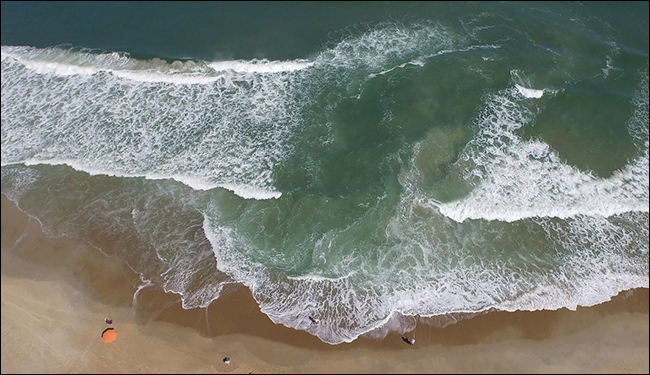 WeatherBug's tweet photo. 🌊 Rip currents kill over 100 beachgoers in the U.S. each year. Know how to spot one! Look for differences in the water color, water motion, incoming wave shape or breaking point compared to adjacent conditions.
@NOAA
#ripcurrentsafety #knowbefore https://t.co/RONCSPgrJm