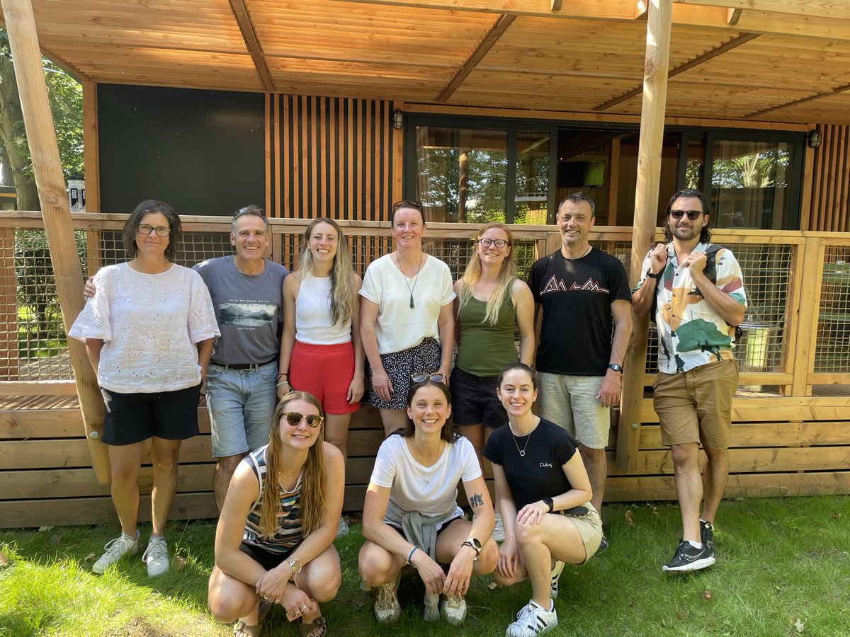 A brilliant week in Paris at #ECSS2023 🌟 A pleasure to present my PhD research, as well as conference with this bunch! Until next year <a href="/E_C_S_S/">ECSS</a> !