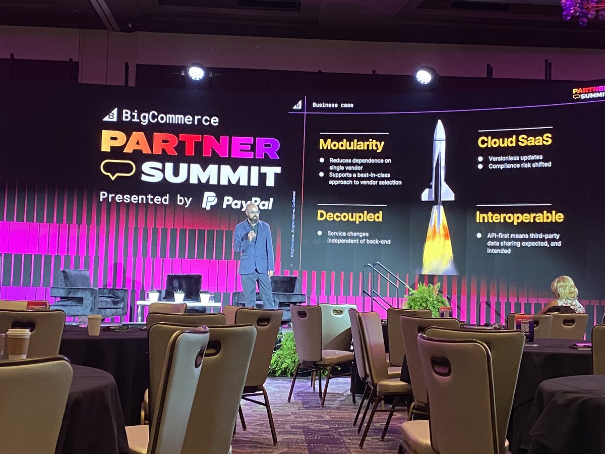 Listening to @AaronSheehan at the #BigPartnerSummit in Austin (TX) talking about the #MACH principles and how merchants improve speed and agility using best-of-breed technologies 😄 @BigCommerce @storyblok @MACHAlliance #composablecommerce