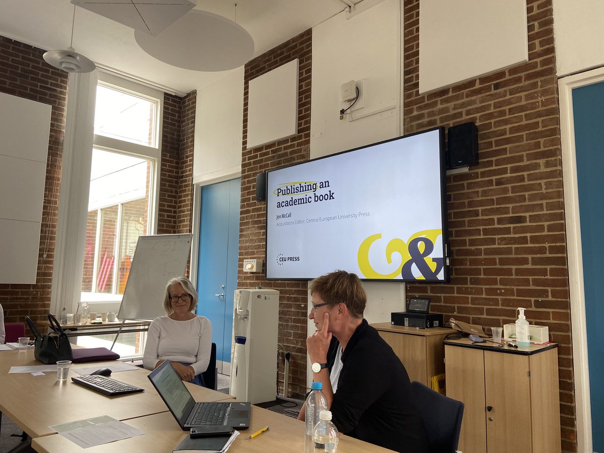 The fascinating panel discussions continued throughout day 3 of the #Kochmann2023 Summer School! We also received some top publishing tips from Jen McCall @CEUPress in the “Publish or Perish: Publication Strategies during and after your PhD” @steffen_katrin @SussexUni