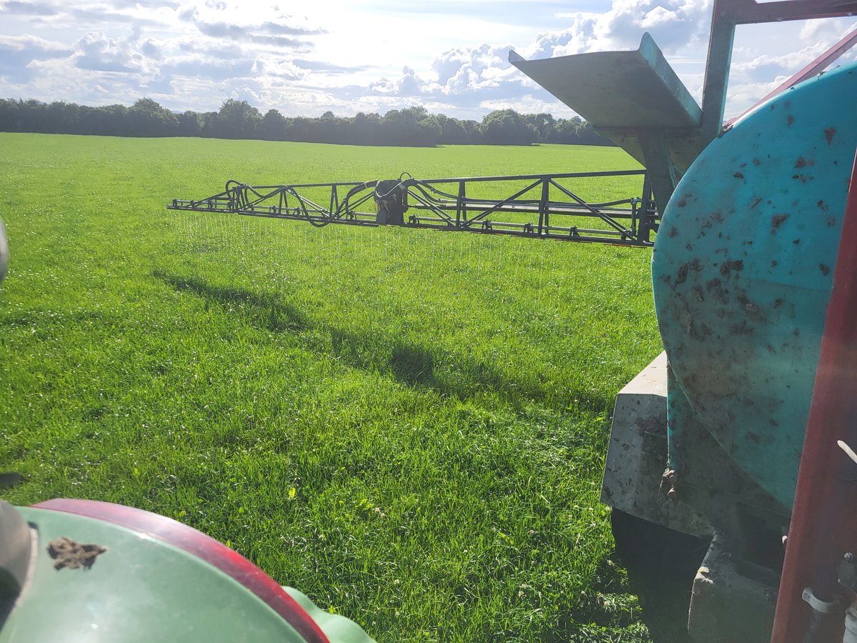 Some experimentation today with Ferti-N and Ferti-Release, 2 bacterial products formulated by our colleagues in The Netherlands to increase N fixing and nutrient uptake efficiency, part of the overall aim to reduce dependence on artificial fertilizers. 
n-xt.com/en/products/n-…