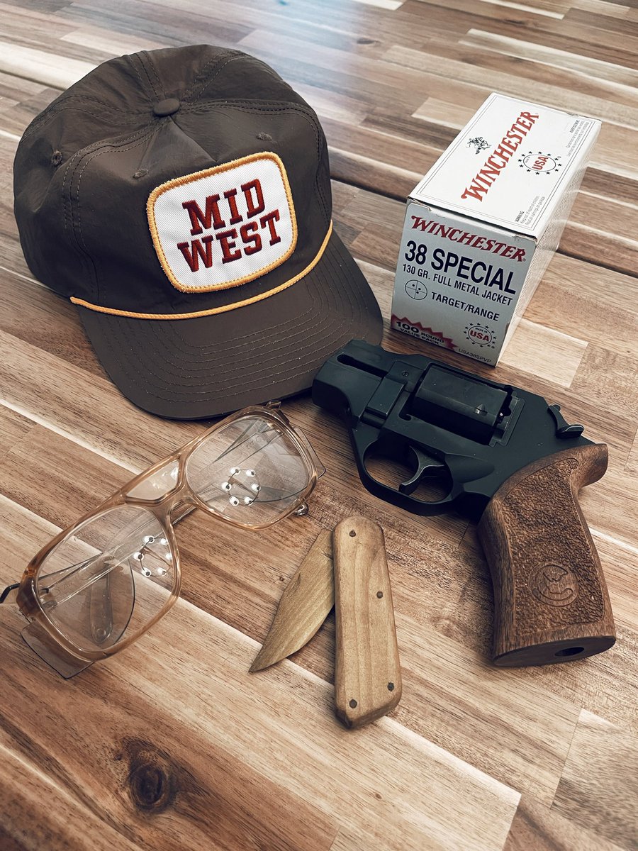 probablytheguy's tweet photo. I heard this was a safe space to post. #midwest #chiappa #pewpew https://t.co/xuKhQEO3oi