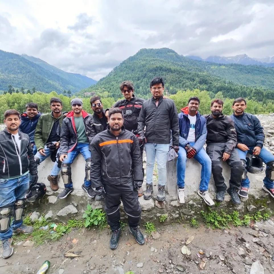AmreenSyeda29's tweet photo. @Manish011984 @SukhuSukhvinder @atullondhe Sir🙏🏼 My friends(Anil Kumar Ratnakaram 7406042020 &amp; 11 people) stuck at Manali. No contact since two nights. Last location at “Hotel Valley of Gods Village Vashist, Tehsil Manali District Kullu 175131”. Please help to locate them🙏🏼 They don’t have any vehicle. https://t.co/cArsdyZdFi