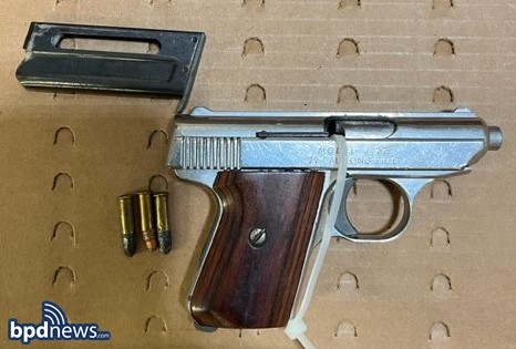 bostonpolice's tweet photo. Loaded Firearm Recovered After Traffic Stop in Dorchester https://t.co/upH2tLHiJk https://t.co/oKE79GqSgz