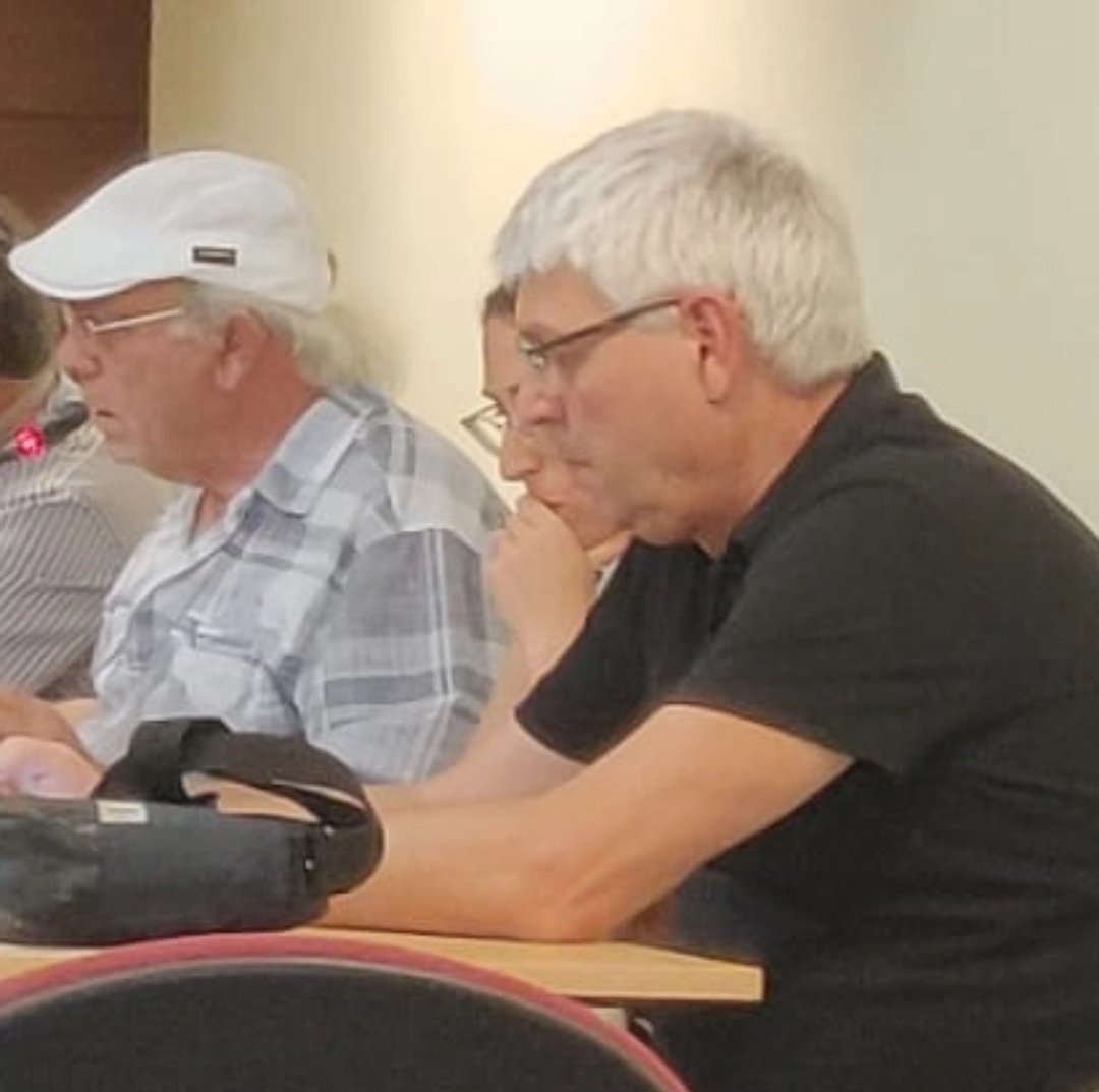 IxFolguerolesAM's tweet photo. Ple "de cartipàs":
Hem votat en contra de l'atribució econòmica, no perquè no creiem que una feina ha de tenir retribució.
Trobem a faltar un programa electoral o Pla d'Acció Municipal. 
No dubtem de la bona fe, però fa falta saber QUÈ es vol fer més enllà de la gestió diària. https://t.co/fVCYWaLuYy