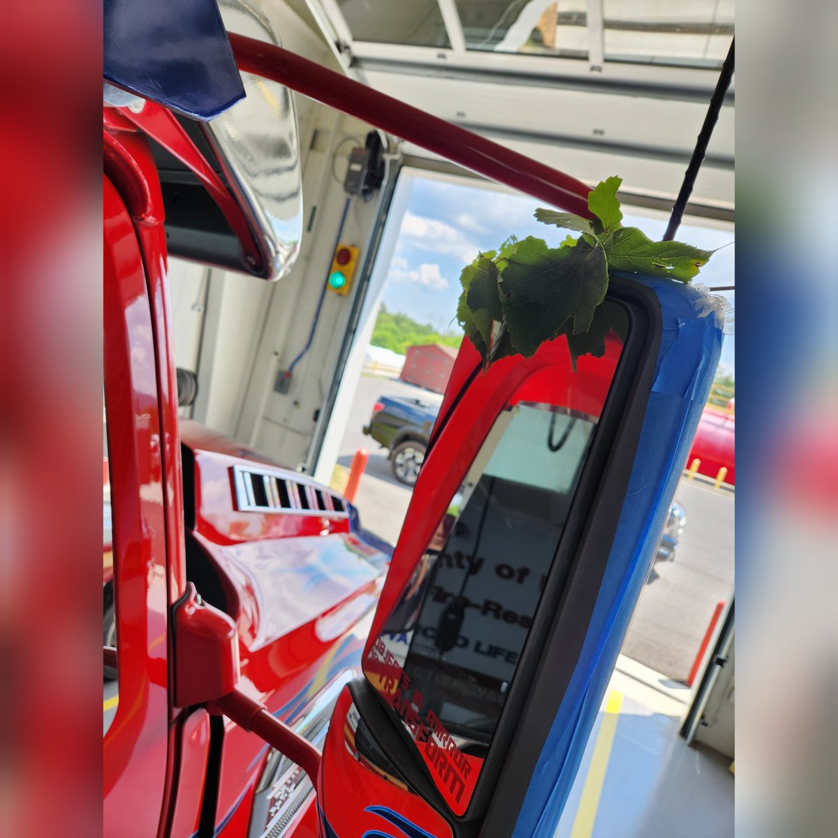 Optimus_Is_Here's tweet photo. "Oops. Ah sorry my bad." π³ππ
#optimusishere #lowtree #oops #treetrimming #complimentary #mybad https://t.co/6Azx0Ay0Ax