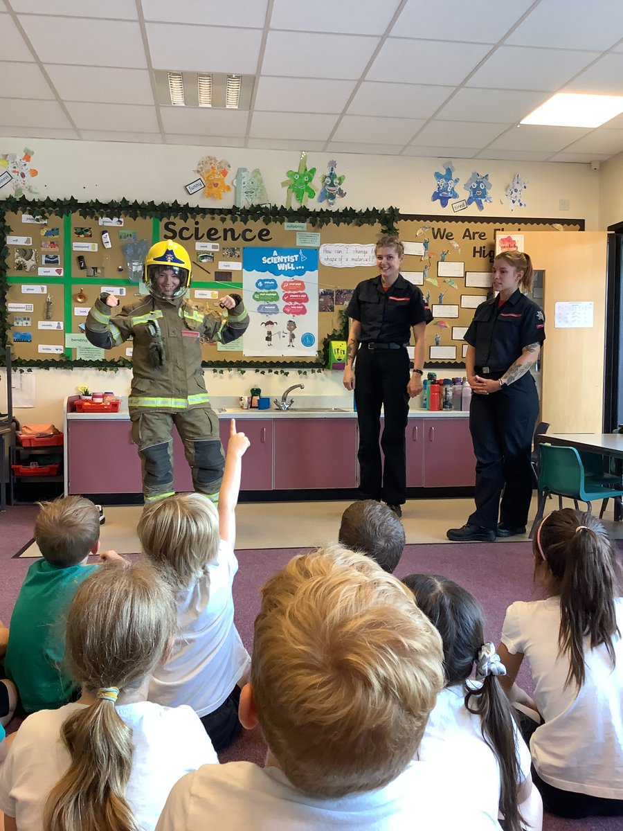 DussindalePrim1's tweet photo. KS1 enjoyed a visit from some firefighters this afternoon! @Norfolkfire https://t.co/pRwt53F6Vj