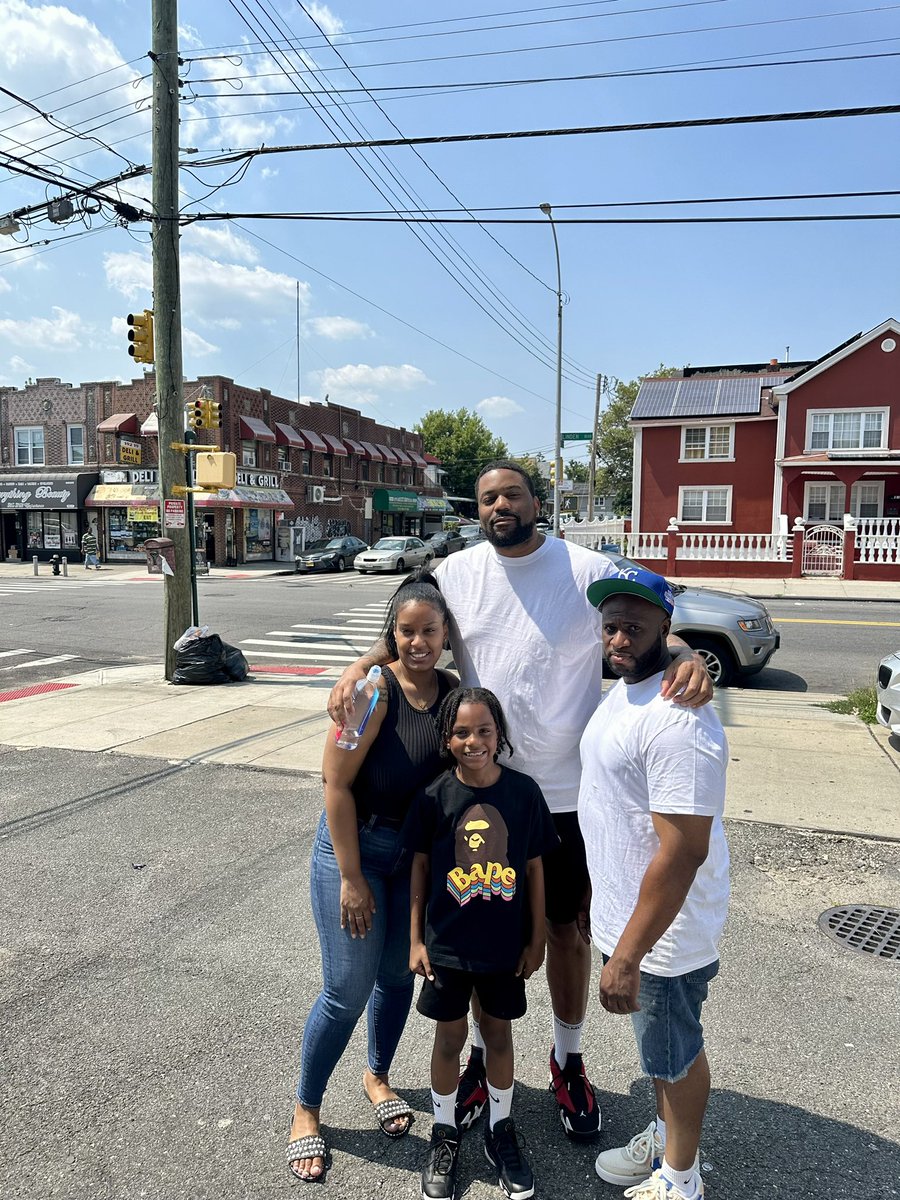 JoggersAndSatay's tweet photo. look at my pinned tweet; the ONLY person who believed in me … yes him. walked down 10 and he’s finally home. 1 down, 1 to go 🙏🏾🙏🏾🙏🏾
#TeeHome https://t.co/w8NoHZQIXl