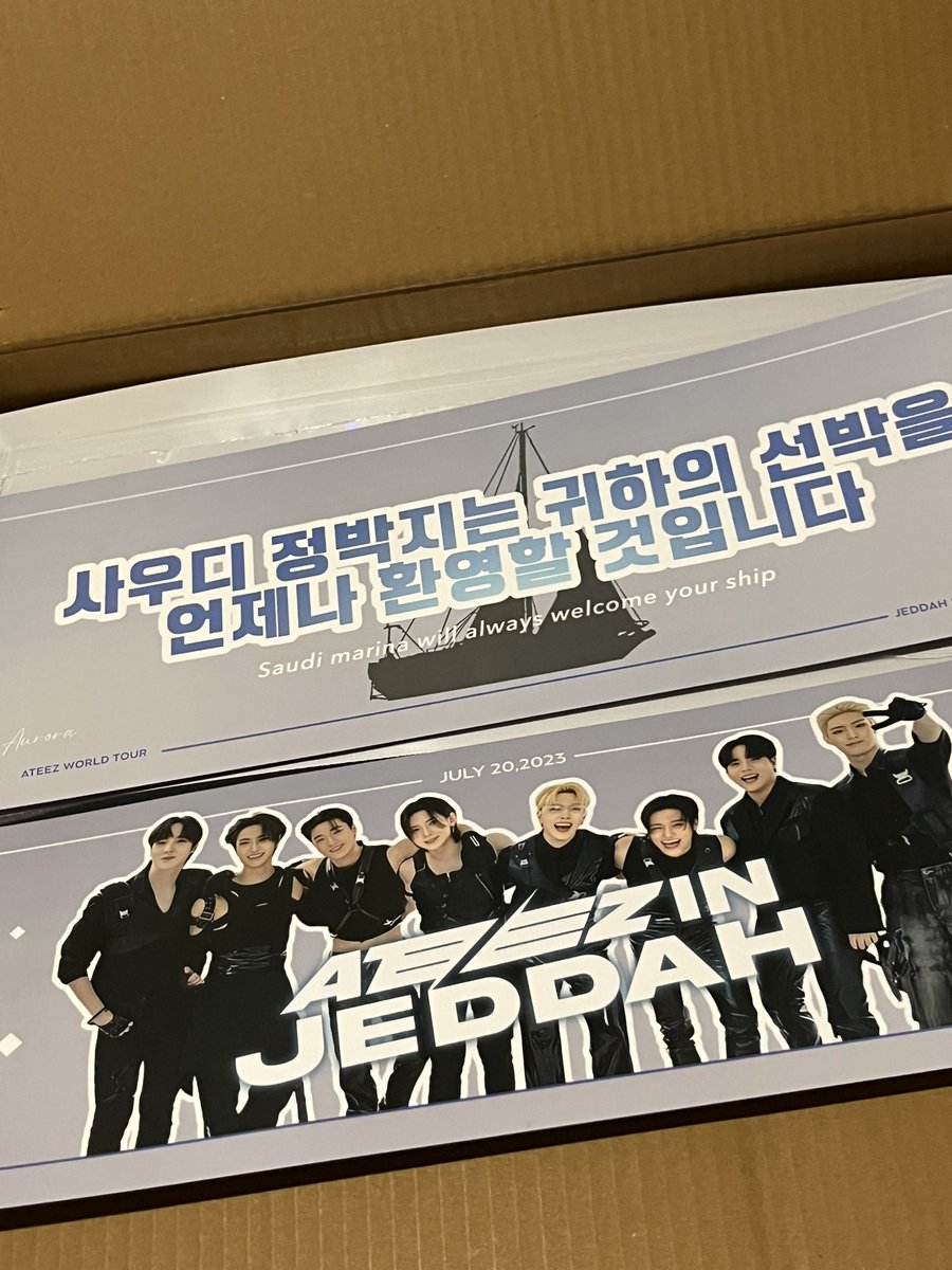 atzprojects's tweet image. بنرات حفل جولة ايتيز في جدة وصلتتتت 🔥🇸🇦

- سيتم توزيعها مجانا لحضور الحفل ❣️
- سيتم الاعلان عن نقاط التوزيع في يوم الحفل 

لمن يمتلكون القدرة يمكنكم طلب البنر لنفسكم وسيتم وصوله لمنزلكم عبر متجر
@Aur0raStore او @Light_Stick_Duw 

#ايتيز_في_جدة #ATEEZinJeddah 
@ATEEZofficial