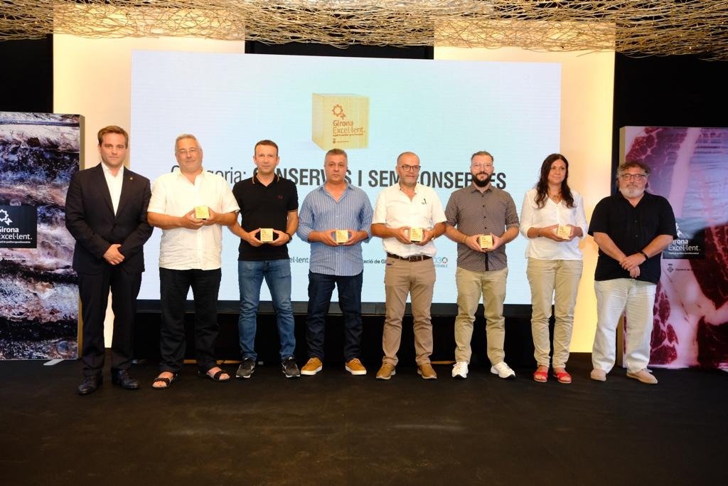 ExcellentGirona's tweet photo. @llagosteraldia @ajvilajuiga @ccgirones @CCAltEmporda @ArrosMolidePals @AJUNTAMENTPALS @visitpals @cervesaminera @NutDistillery @jordi_camps @Aempordaturisme @CCGarrotxa @Olotuit @CafesCornella @TeGustInfusions @comarcaselva @fornells_cat @canbech @anelafruits @ipeppalafrugell @ajpalafrugell @visitpalamos @AjPalamos 🙌Seguim amb més conserves i semiconserves excel·lents:
🏅Anxoves en sal, en oli i colatura d’anxova selecció de primavera de #CallolSerrats
🏅Costelló de porc duroc de #Pibernat
🏅Patata d’Olot i brandada de bacallà del Salt del Sallent https://t.co/hsEb2p6gd8
