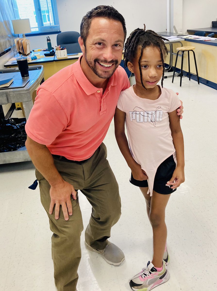 huffy3420's tweet photo. Good call of the day for this young lady because she holds the door for her classmates and is always so thoughtful!
#goodcalloftheday https://t.co/7Ru5MU2ksv