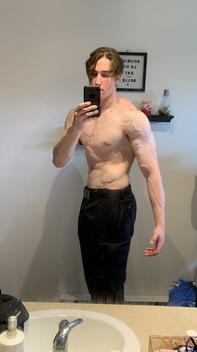 Vascularity no pump and normal lighting 👽