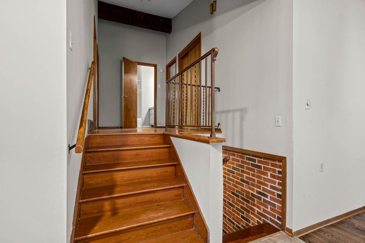 donna_neil's tweet photo. You have to see this home! 3 BD/ 4 BA in COLUMBIA. Call/text/DM me for details.  https://t.co/ZHqr77XhB5 https://t.co/nY6ddo9kVe