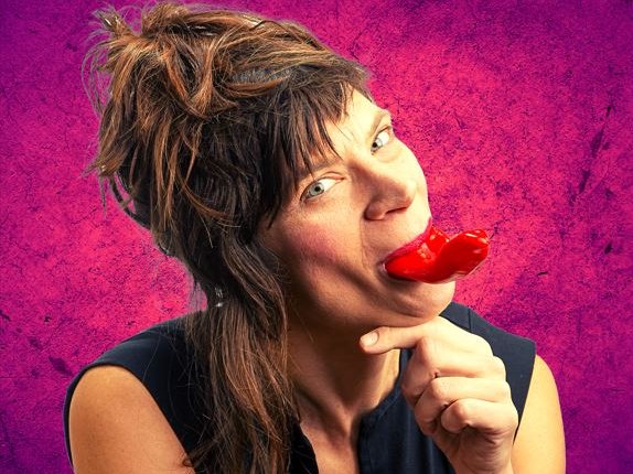 𝐄𝐞𝐧 𝐠𝐞𝐭𝐮𝐢𝐠𝐞𝐧𝐢𝐬 𝐨𝐦 𝐞𝐯𝐞𝐧 𝐬𝐭𝐢𝐥 𝐯𝐚𝐧 𝐭𝐞 𝐰𝐨𝐫𝐝𝐞𝐧: Evi Rosiers over de samenwerking met Loop'd, voor haar show Upperdare Littéraire 📷.

Info via onze blog: wllw.co/3DOTp8E2W
#loopd #toiletreclame #DOOH #digitalespiegels #spiegelreclame #klanten