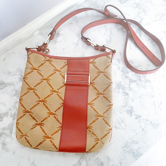 Golden357's tweet photo. So good I had to share! Check out all the items I'm loving on @Poshmarkapp #poshmark #fashion #style #shopmycloset #longchamp #marimaxcouture: https://t.co/YekL5LFZoX https://t.co/rZHu2a81J3