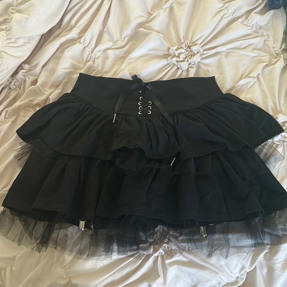 AntVanz's tweet photo. So good I had to share! Check out all the items I'm loving on @Poshmarkapp #poshmark #fashion #style #shopmycloset #dollskill: https://t.co/d4EOoTH6TW https://t.co/LfqsTwMP8n