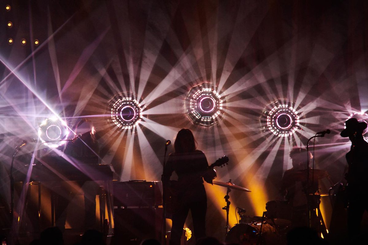 MinuitUneFr's tweet photo. Marc Janowitz &amp; Jacob Wesson, two incredible lighting designers, have truly outdone themselves at the recent Aly &amp; Aj concert. With only 7 IVL Photon, they created endless looks and unforgettable memories for audience. [...] 

Provided by: @pulse_lighting
Credit: @e26design https://t.co/R6VlzWiQHf