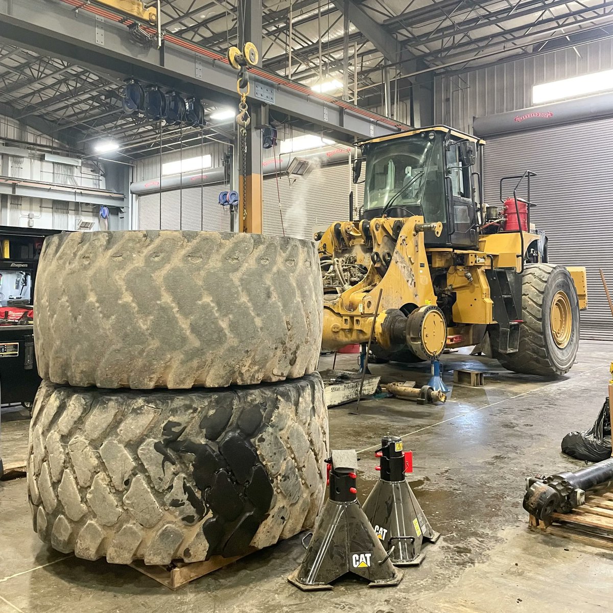 WarrenCAT's tweet photo. Our techs are working hard at this 982 rebuild! #WarrenCAT #LetsDoTheWork #CaterpillarRebuild #Cat982 https://t.co/IoV8LjV9Ef