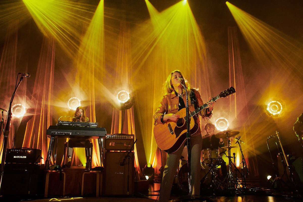 Marc Janowitz &amp; Jacob Wesson, two incredible lighting designers, have truly outdone themselves at the recent Aly &amp; Aj concert. With only 7 IVL Photon, they created endless looks and unforgettable memories for audience. [...] 

Provided by: @pulse_lighting
Credit: <a href="/e26design/">e26design</a>
