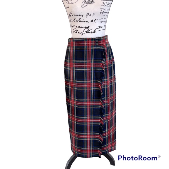 the_pifer's tweet photo. So good I had to share! Check out all the items I'm loving on @Poshmarkapp #poshmark #fashion #style #shopmycloset #scottmcclintock #rafaella #jomalone: https://t.co/ne2ri22Kqa https://t.co/ExdlaLTY8u