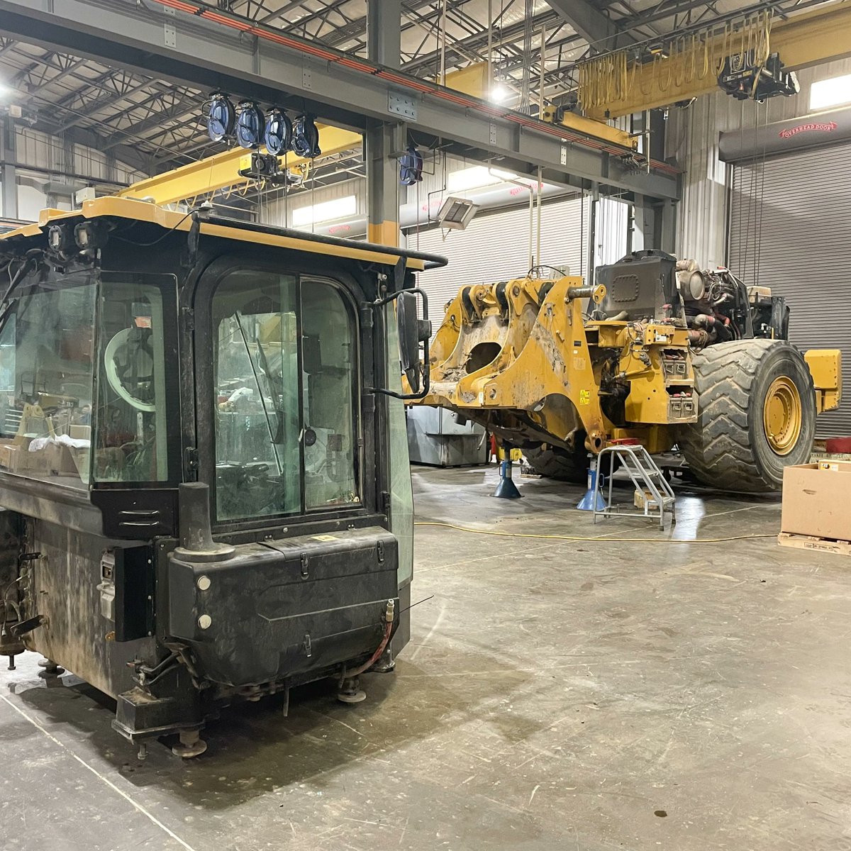 WarrenCAT's tweet photo. Our techs are working hard at this 982 rebuild! #WarrenCAT #LetsDoTheWork #CaterpillarRebuild #Cat982 https://t.co/IoV8LjV9Ef