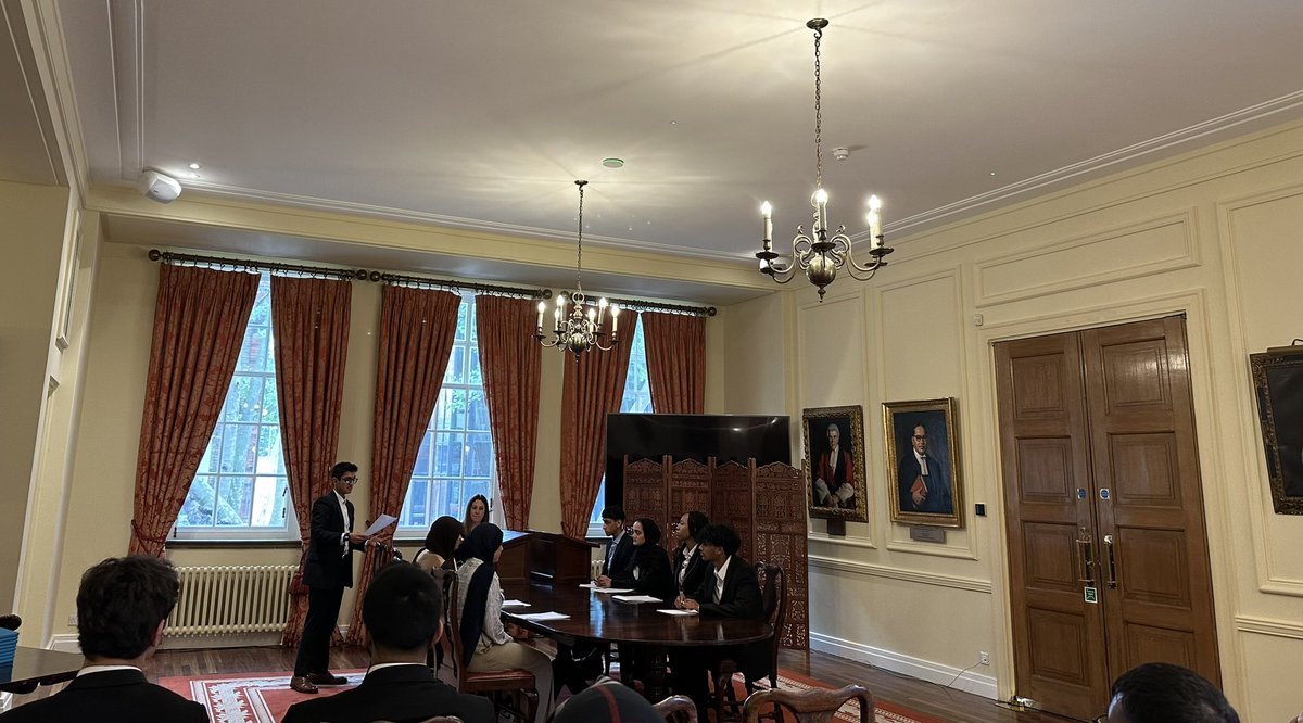 tauheedulboys's tweet photo. A remarkable experience at the Gray’s Inn residential concluded with impressive performances and persuasive rhetoric in the final debate. Thank you for the unparalleled opportunity @Mouhssin_Ismail. Nurturing Today’s Young People, Inspiring Tomorrow’s Leaders! #TB6 https://t.co/MwfQp273fV