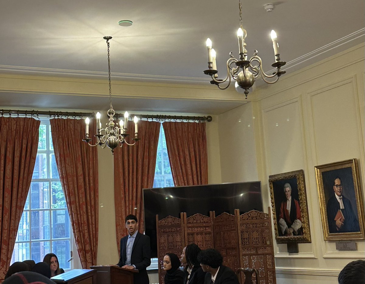 tauheedulboys's tweet photo. A remarkable experience at the Gray’s Inn residential concluded with impressive performances and persuasive rhetoric in the final debate. Thank you for the unparalleled opportunity @Mouhssin_Ismail. Nurturing Today’s Young People, Inspiring Tomorrow’s Leaders! #TB6 https://t.co/MwfQp273fV