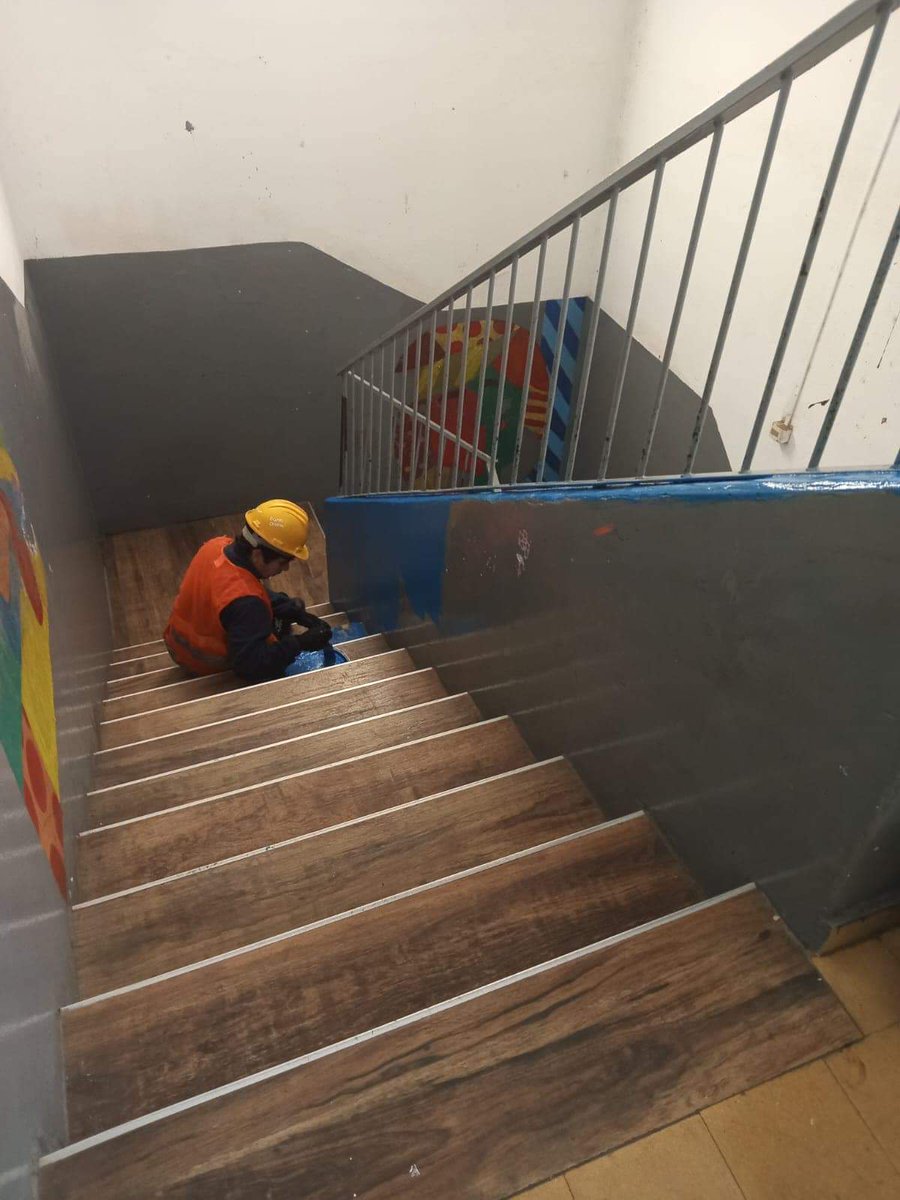 AndresLimaFA's tweet photo. TAMBIÉN COLABORAMOS CON NUESTRAS ESCUELAS
Tareas de pintura en el patio y pasillos de la Escuela 9 de Barrio Ceibal, llevadas adelante por funcionarios de la Intendencia de Salto. Es otra de las tantas formas de colaboración con nuestros centros de estudios. https://t.co/uprbx49keM