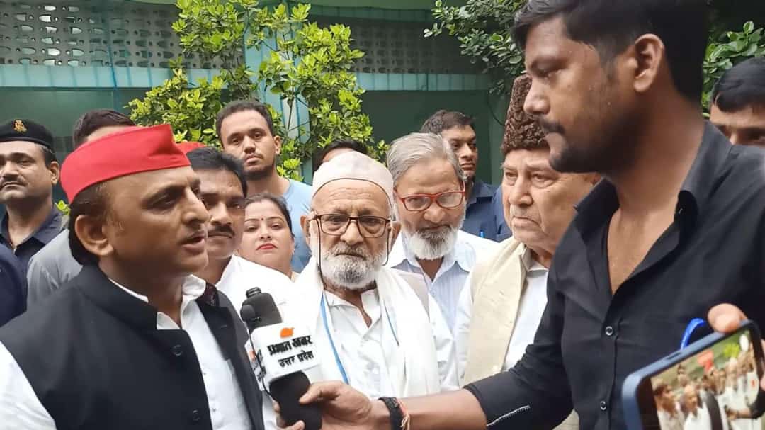 सपा प्रमुख एवं पूर्व मुख्यमंत्री श्री अखिलेश यादव जी के साथ आज एक्सलूसिव इंटरव्यू ...!😊 <a href="/prabhatkhabar/">Prabhat Khabar</a>

<a href="/samajwadiparty/">Samajwadi Party</a>
<a href="/yadavakhilesh/">Akhilesh Yadav</a> <a href="/dimpleyadav/">Dimple Yadav</a> 
<a href="/aashishsy/">Aashish Yadav</a> <a href="/amityadav26/">अमित यादव/हम भारत के लोग</a> <a href="/Rajneeshyadav87/">Rajneesh Yadav</a> <a href="/akashyphd/">Dr Akash Ambar</a> <a href="/Chandra44289911/">jk news</a> <a href="/ClVerma34/">C L Verma</a> <a href="/Teamsonu5006/">टीम सोनू कनौजिया मलिहाबाद</a> <a href="/anuragsinghlive/">Anurag Singh</a>