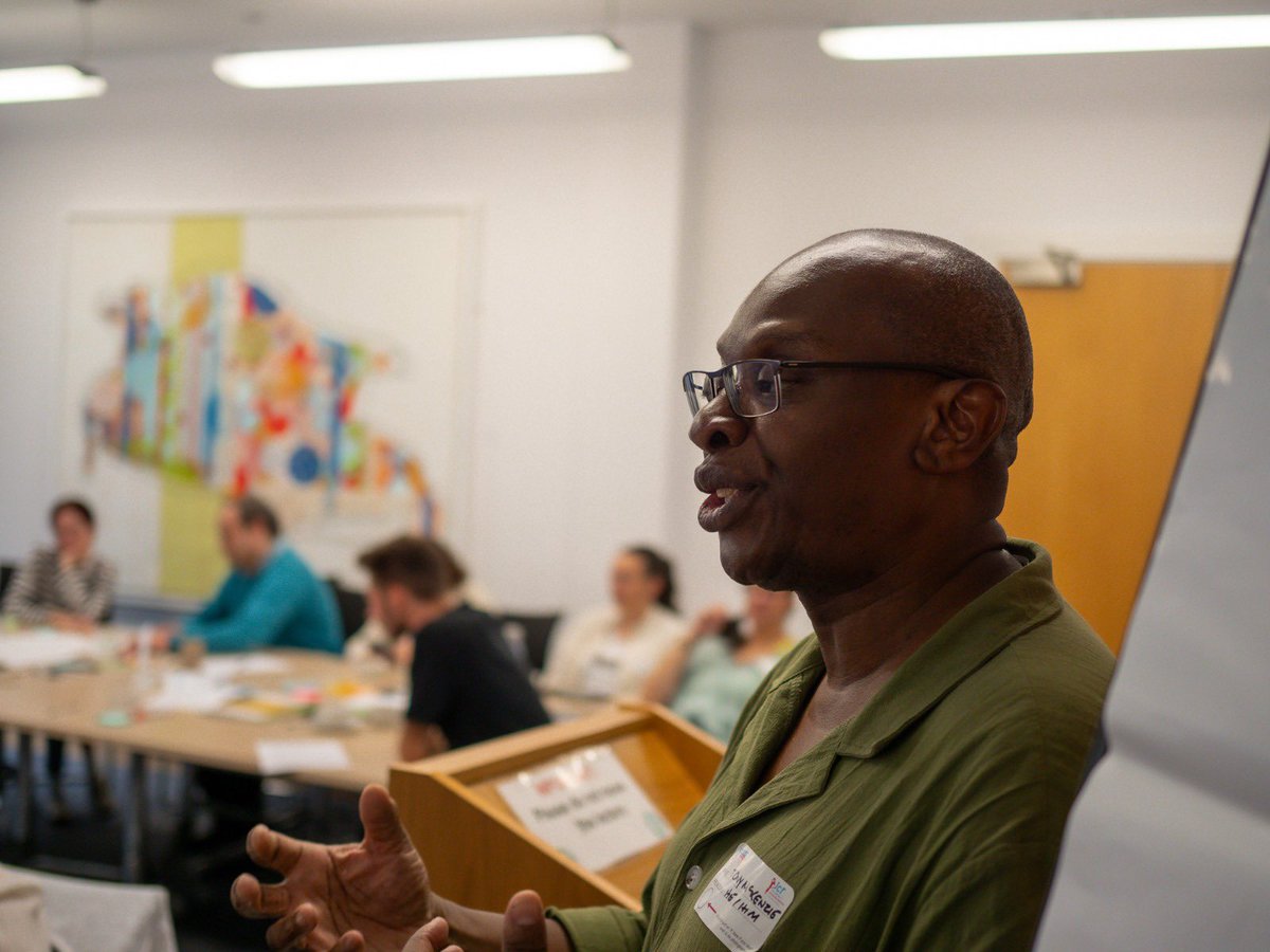 peoplesvoice's tweet photo. @tonymckcopro brings the day to a close leading discussions on the #FutureofCommunityReporting
A massive thank you to everyone who came along, facilitated, contributed to discussions & brought such great energy to the space.
#ICRCon23 #EquitableFutures https://t.co/CkhRJ4LpZ1