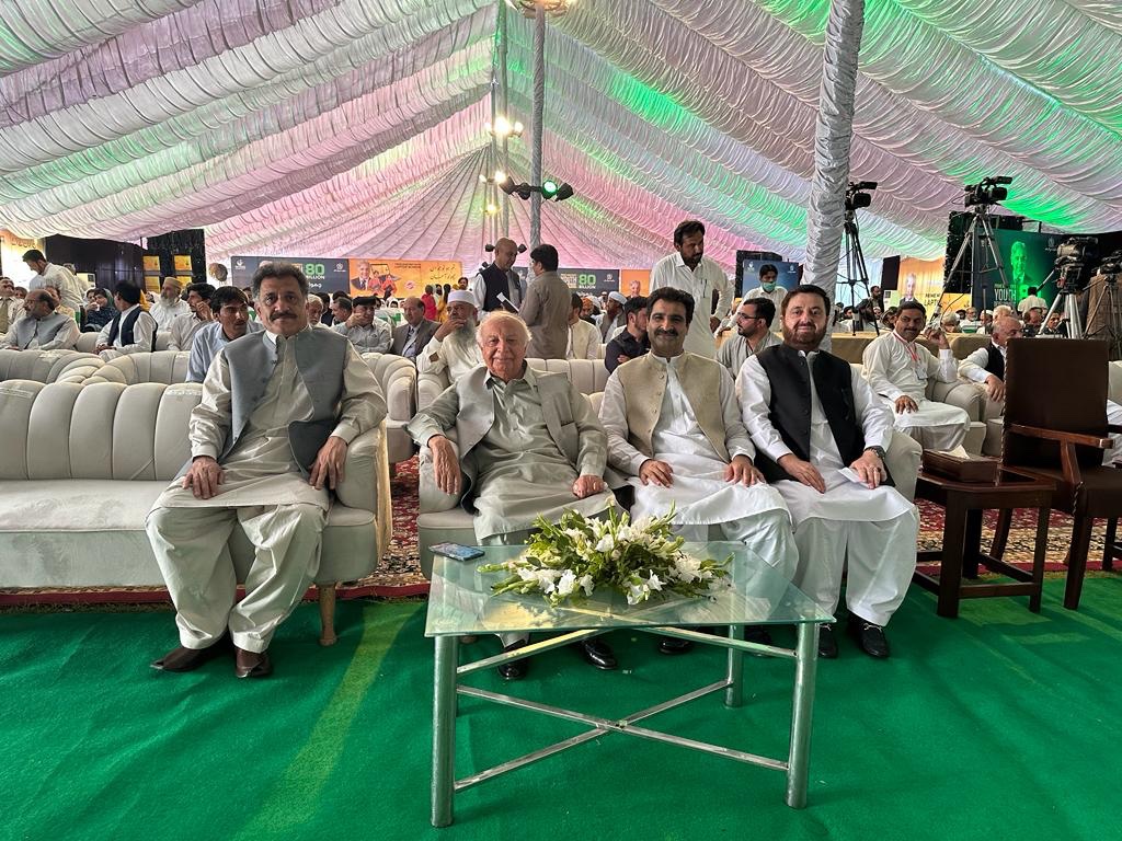 HManzoorkhan's tweet photo. خیبرپختونخوا کے وزیر ایکسائز و انسداد منشیات حاجی منظور خان آفریدی وزیراعظم شہباز شریف کی پشاور آمد کے موقع پر گورنر ہاؤس پشاور میں دیگر وزراء کے ہمراہ تقریب میں شریک ہیں https://t.co/qWQvNfB95W