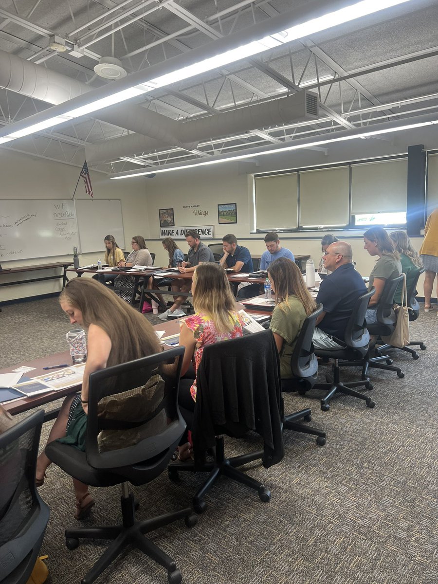 TvlsdV's tweet image. Our second new teacher orientation today, welcoming 20 new Viking staff members. Go Vikings!
