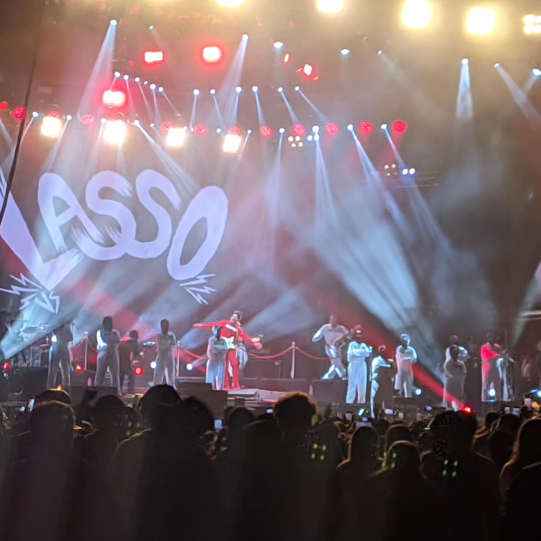 CariiSwagg's tweet photo. @LassoMusica gracias por hacer de mi primer concierto una experiencia inolvidable 💗🥺 tqm. https://t.co/rzoBMf9tMz