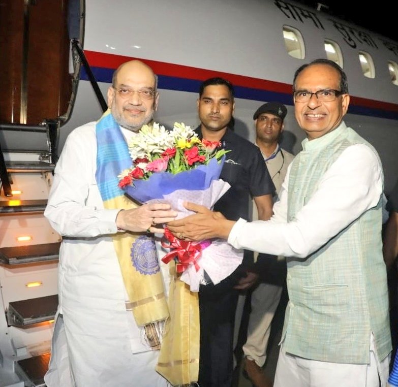 माननीय गृहमंत्री श्री <a href="/AmitShah/">Amit Shah</a> जी का भोपाल में आत्मीय अभिनंदन...

#AmitShah
