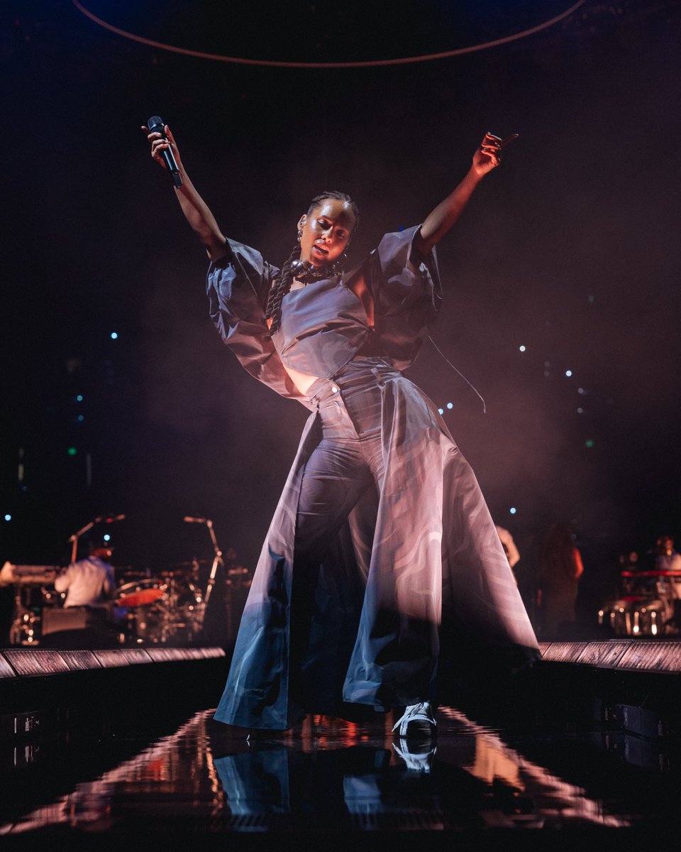 barclayscenter's tweet image. Our girl on fire @aliciakeys returns to BK tomorrow🔥 

See you there💜 
(📷: IG/ramonrecords)