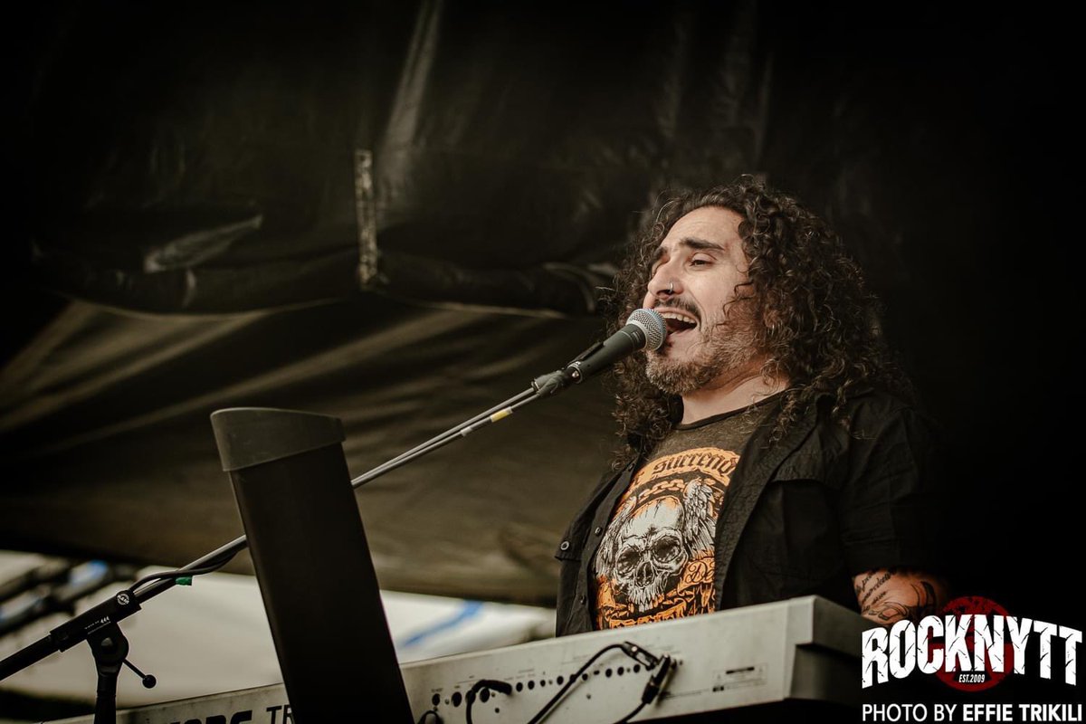 Crush40Johnny's tweet photo. EPIC Photo Dump 📸 ALERT! Hardline having a BLAST💥 at ‘Time to Rock’ Fest!
#Hardline #JohnnyGioeli #TimetoRockFest @annaportalupi @AleDeeVee #marcodisalvia #andreasevesco
Pics: Effie Trikili | @Rocknytt https://t.co/hPnnmRJr9O