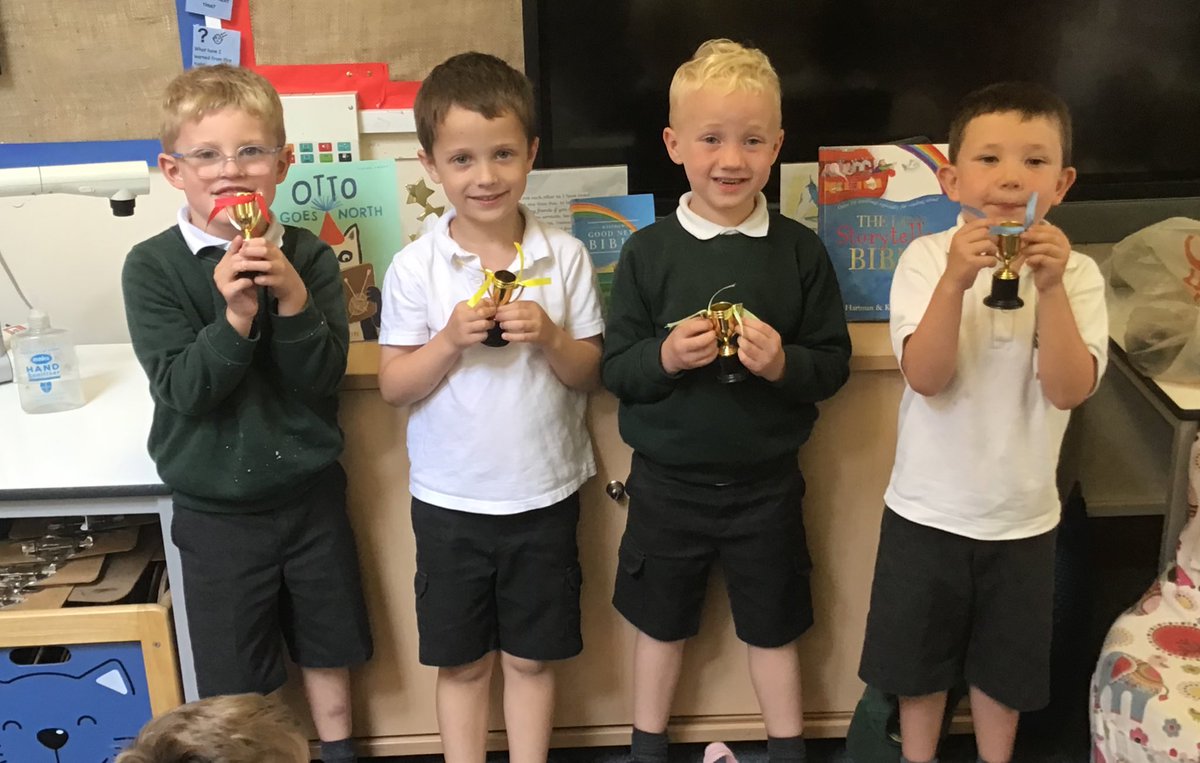 ashclasshh's tweet photo. Well done to our House Heroes from last week and this week! 🟢🔴🔵🟡👏🏆 https://t.co/wTRscSxQ1F