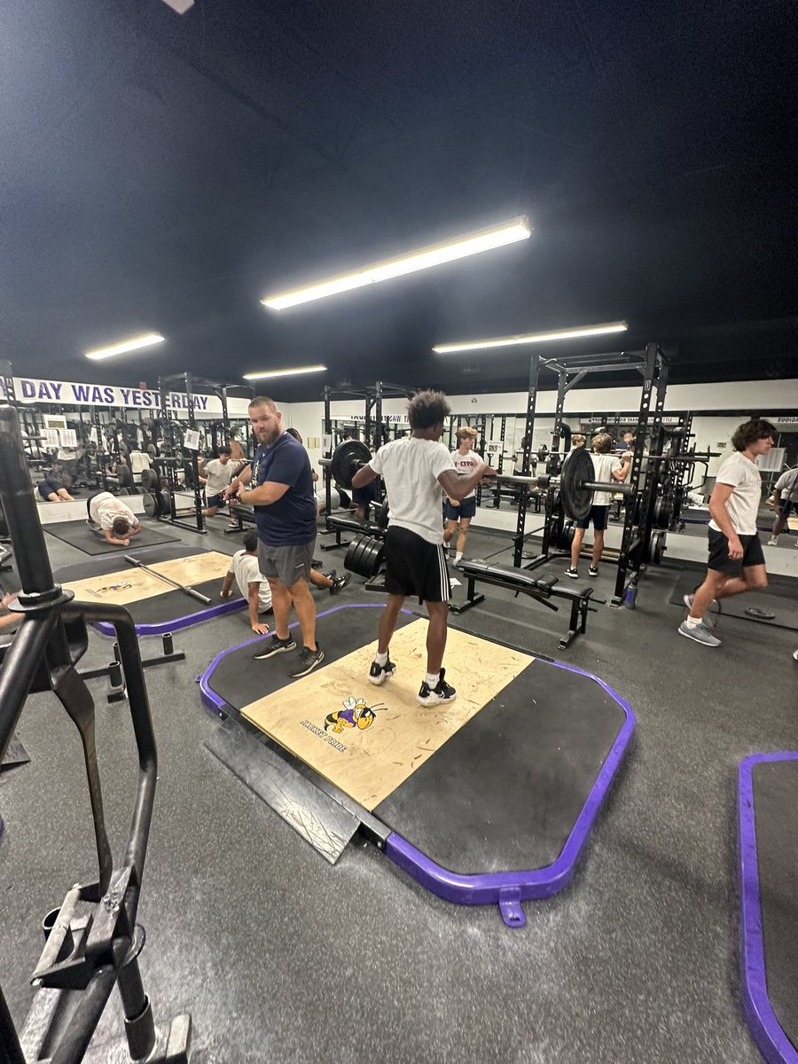 DVHSFootball's tweet photo. Wrapping up a great camp! 

Appreciate Coach @ScooterMolander 
@CrowlChris and @Coach_Mac70 for providing team building, life lessons and lifetime memories! @DVThunderFB 

Thank you @CoachHathcock for providing the facility, environment and fantastic hospitality! https://t.co/eHXhsNSXUr