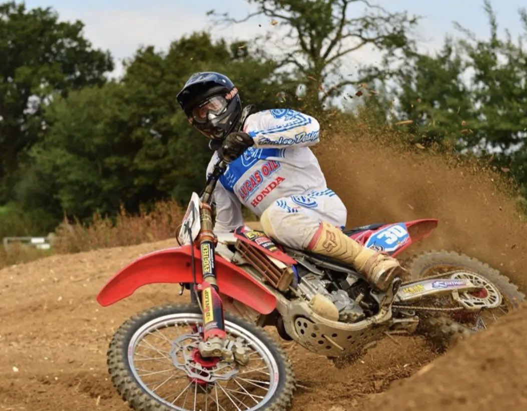 Thecryptolord_'s tweet image. Fun fact : besides crypto being my passion I used to be a professional motocross rider ! 

I competed in the redbull pro nationals 
The British maxxis &amp;amp; raced in the o2 arena doing the supercross ! 

Can’t wait to get boys and myself back into it! 💯 

#MOTOX #supercross