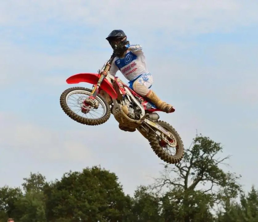 Thecryptolord_'s tweet image. Fun fact : besides crypto being my passion I used to be a professional motocross rider ! 

I competed in the redbull pro nationals 
The British maxxis &amp;amp; raced in the o2 arena doing the supercross ! 

Can’t wait to get boys and myself back into it! 💯 

#MOTOX #supercross