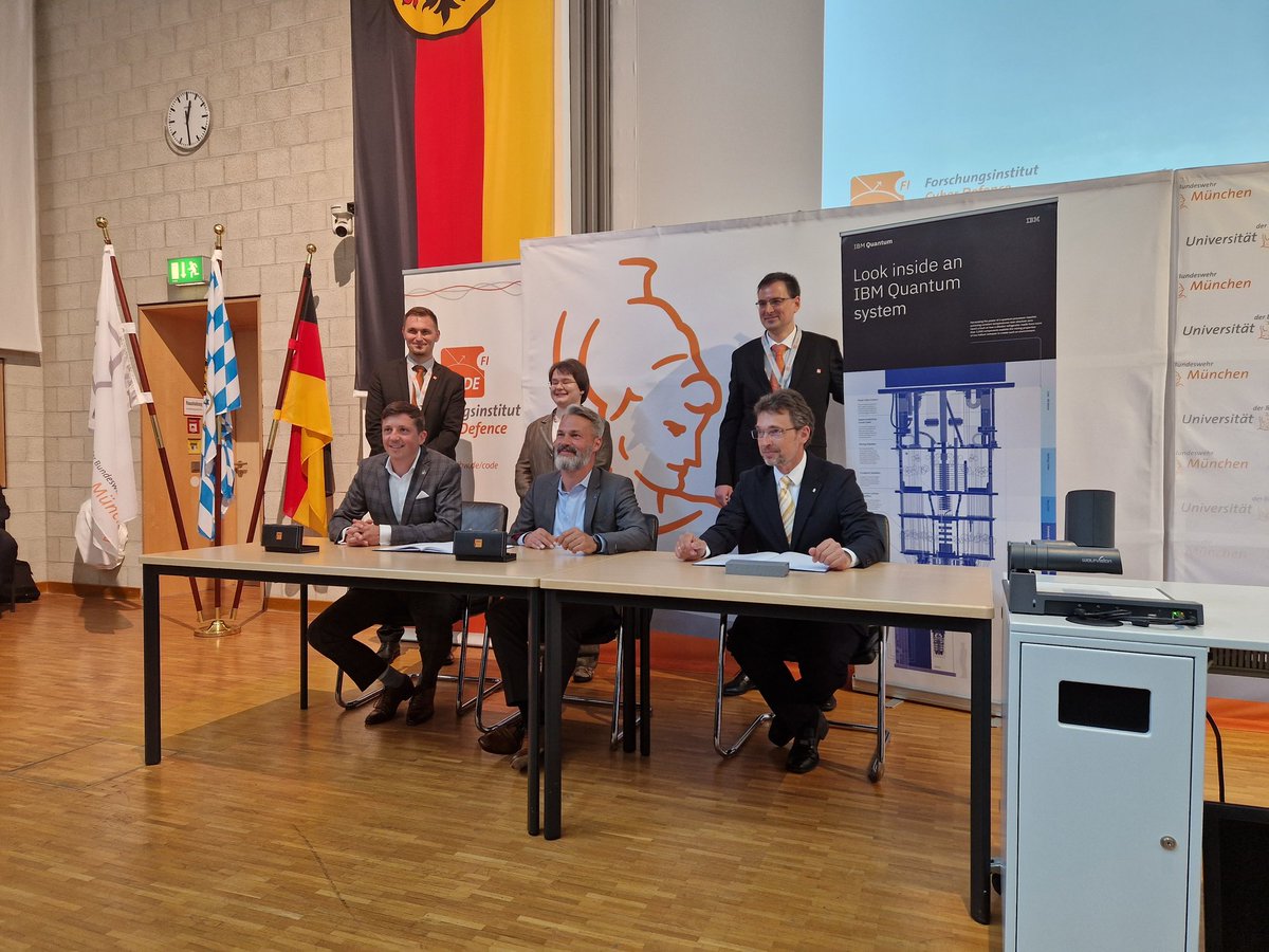 BuBernd's tweet photo. Beim @FI_CODE habe ich heute über die Perspektiven #SachsenAnhalts bei der Informationssicherheit referiert und umgekehrt mich über neueste Trends bei der Cybersicherheit und den Aktivitäten von #Bundeswehr #ZITiS #BND bei Forschung und Innovation informiert. Gut war es! https://t.co/KobFGkDFqy