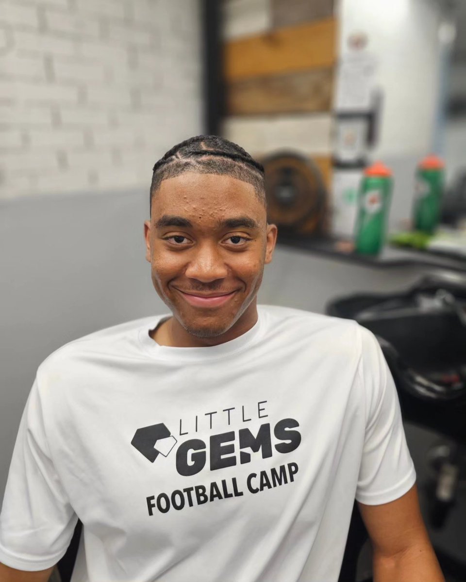 kayalaniz1002's tweet photo. Inspired design cornrows I did on this phenomenal man! @taylengreen17 #cornrows #inspireddesigns
#braids
#Boise
#state
#football
#boisestate https://t.co/RuxDhajWeZ