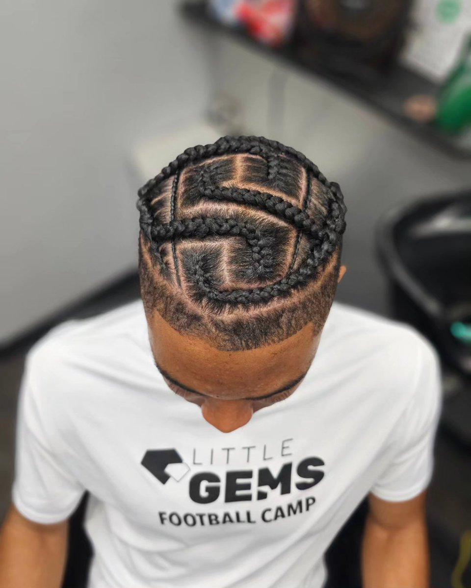 kayalaniz1002's tweet photo. Inspired design cornrows I did on this phenomenal man! @taylengreen17 #cornrows #inspireddesigns
#braids
#Boise
#state
#football
#boisestate https://t.co/RuxDhajWeZ