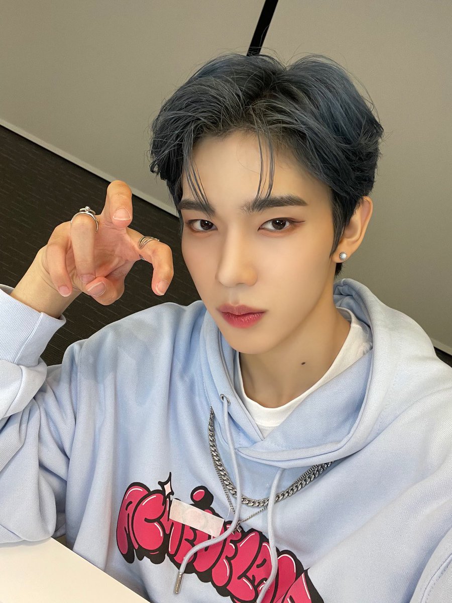 [#카엘]
잘 자요🫶🏼

#루네이트 #LUN8 #Chael #잘자