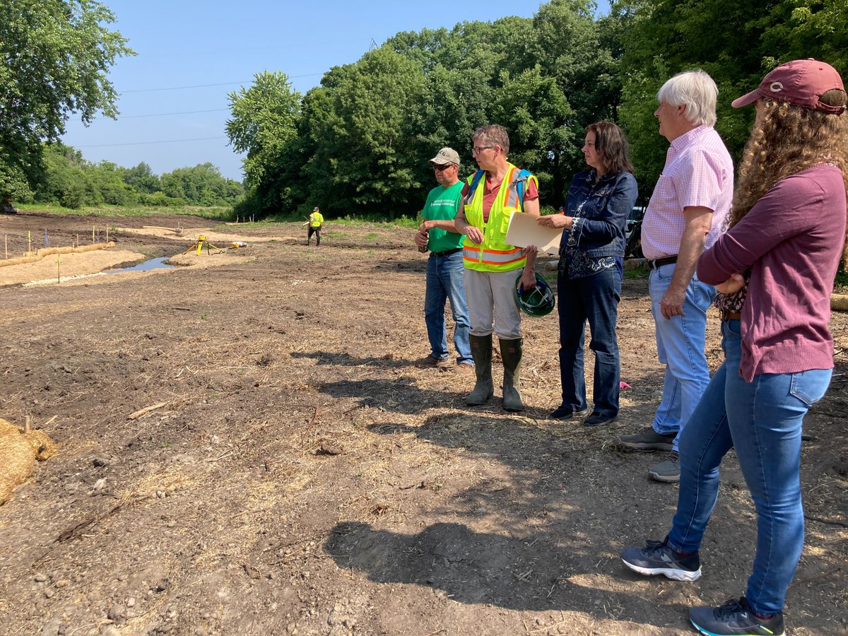 🦆Duck Tales! 🎶awOOooh! 😆
The Duck Creek Tributary in Hobart, IN, flows into the Lake Calumet River and ultimately into Lake Michigan. We're working w/ the City of Hobart to restore the tributary. Learn more delta-institute.org/project/restor…
#lakemichigan #hobart #duckcreek #indiana