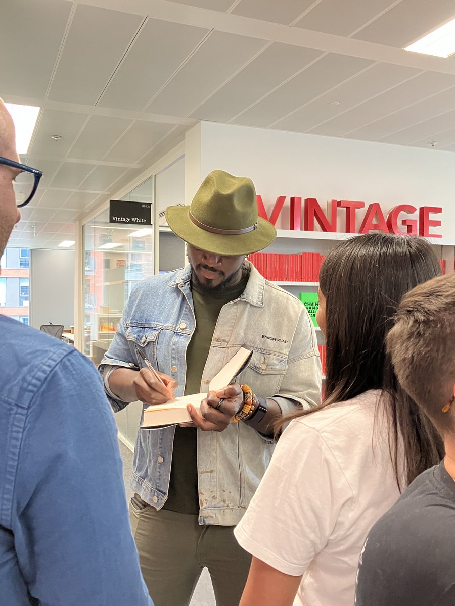 PenguinHuddleUK's tweet photo. Look who popped by the office to say hi @NK_Adjei ! https://t.co/n90x7C3ffY
